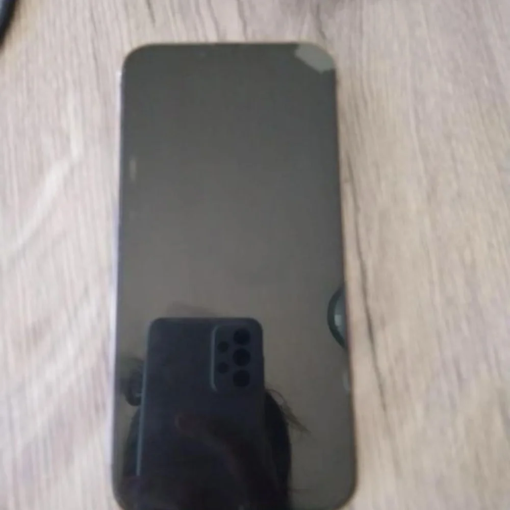 Phones - Picture 4 of 4